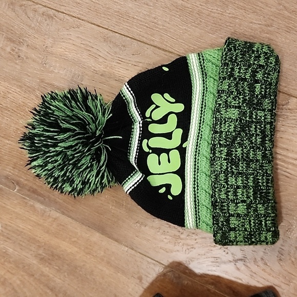 Bundle of 5 Ski Caps Beanies Winter Knit Hats Pom Pom Cozy The North Face Adidas - Picture 6 of 6